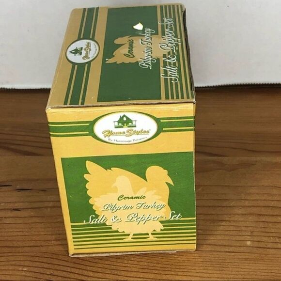 Thanksgiving salt and pepper shaker- home styles by Hermitage Pottery - Picture 8 of 9